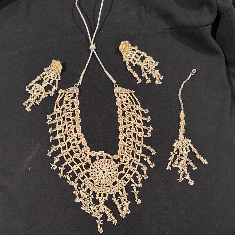 Elegant Gold Jewelry Set